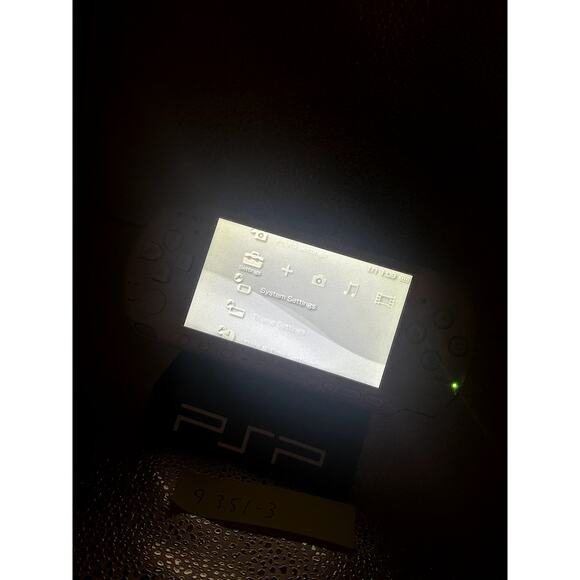 psp 3000 white w/accessories - Picture 5 of 11